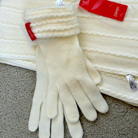 ESPIRIT scarf and gloves set. Brand new! Cream color. - Picture 2 of 4